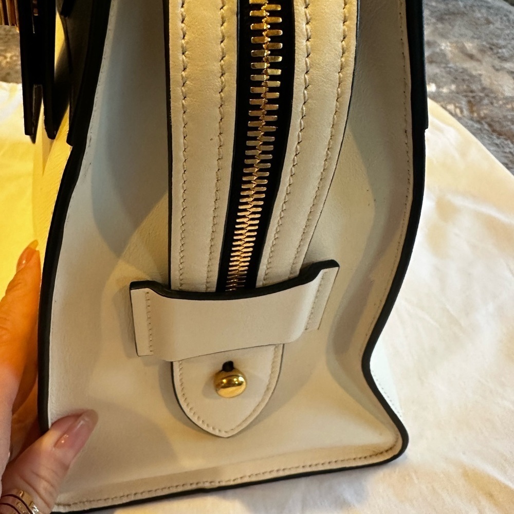 Prada handbag - Picture 9 of 16